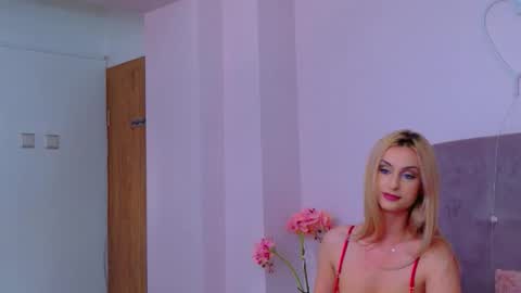 Snapshot of helenceccile chatting on 02/20/26, 06:37 Helen online show from 02/20/26, 06:37