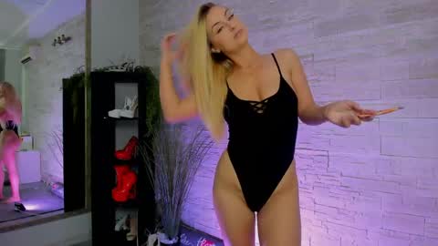 Helen online show from 05/24/26, 04:50