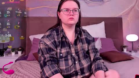 Snapshot of helendanvers chatting on 11/13/25, 02:43 helendanvers online show from 11/13/25, 02:43