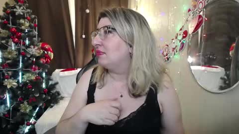 Snapshot of helenenigma chatting on 01/20/25, 04:43 helenenigma online show from 01/20/25, 04:43