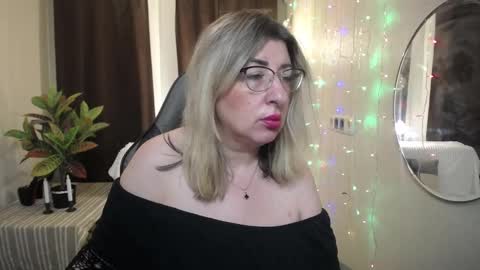 Snapshot of helenenigma chatting on 01/24/25, 10:51 helenenigma online show from 01/24/25, 10:51