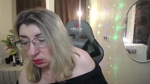 Snapshot of helenenigma chatting on 01/25/25, 02:15 helenenigma online show from 01/25/25, 02:15