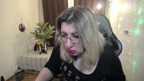 Snapshot of helenenigma chatting on 01/29/25, 05:30 helenenigma online show from 01/29/25, 05:30