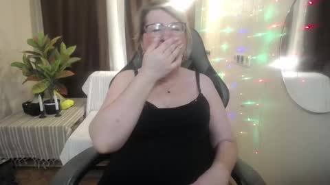 Snapshot of helenenigma chatting on 02/01/25, 04:46 helenenigma online show from 02/01/25, 04:46