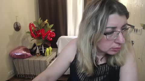 Snapshot of helenenigma chatting on 02/19/25, 10:42 helenenigma online show from 02/19/25, 10:42