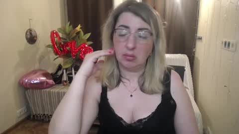 Snapshot of helenenigma chatting on 02/20/25, 10:26 helenenigma online show from 02/20/25, 10:26