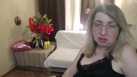 Snapshot of helenenigma chatting on 02/21/25, 01:33 helenenigma online show from 02/21/25, 01:33