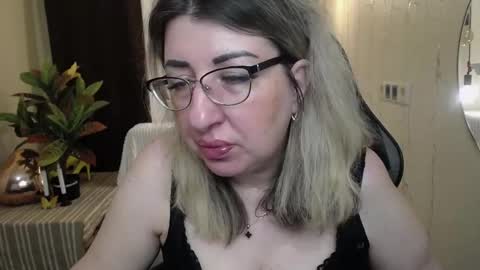 Snapshot of helenenigma chatting on 02/27/25, 07:26 helenenigma online show from 02/27/25, 07:26