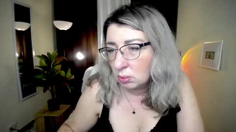 Snapshot of helenenigma chatting on 10/09/25, 06:28 helenenigma online show from 10/09/25, 06:28