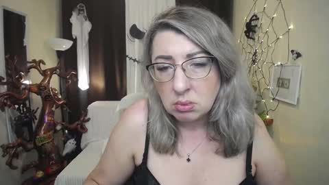 Snapshot of helenenigma chatting on 10/11/25, 06:28 helenenigma online show from 10/11/25, 06:28