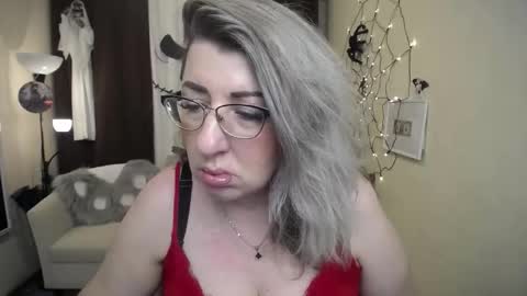 Snapshot of helenenigma chatting on 10/29/25, 07:26 helenenigma online show from 10/29/25, 07:26