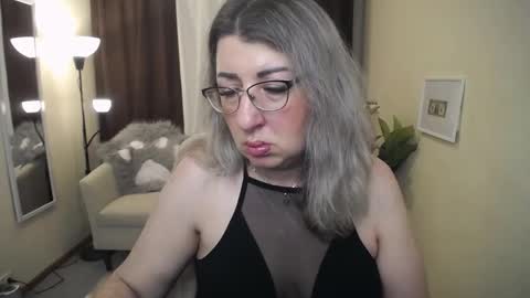 Snapshot of helenenigma chatting on 11/16/25, 07:19 helenenigma online show from 11/16/25, 07:19