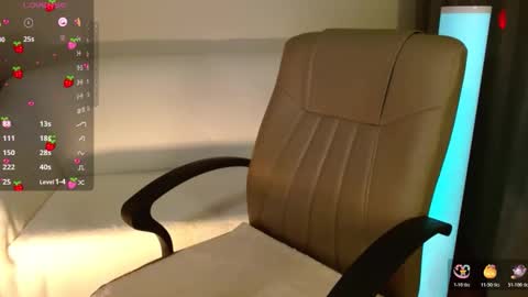 Snapshot of helenxlove chatting on 11/12/25, 05:24 HelenXLove online show from 11/12/25, 05:24