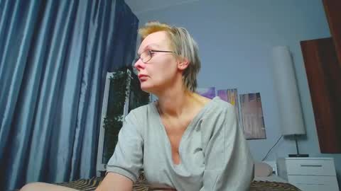Helga online show from 03/10/25, 01:01