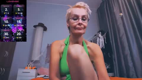 Helga online show from 10/19/25, 03:12