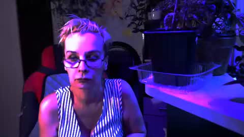 Snapshot of helgahimmele chatting on 07/18/26, 06:01 Helga online show from 07/18/26, 06:01