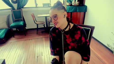 Heliconia online show from 10/22/25, 03:23