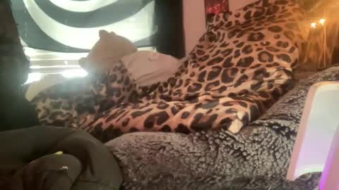 Snapshot of hell0kittyblood chatting on 12/16/25, 06:02 Bunnie Rotz online show from 12/16/25, 06:02