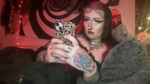 Snapshot of hell0kittyblood chatting on 12/17/25, 06:41 Bunnie Rotz online show from 12/17/25, 06:41