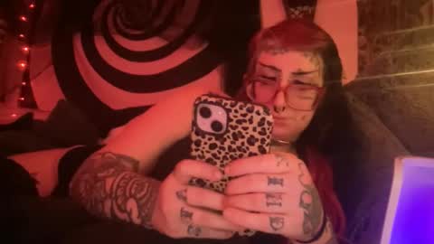 Snapshot of hell0kittyblood chatting on 12/21/25, 09:05 Bunnie Rotz online show from 12/21/25, 09:05