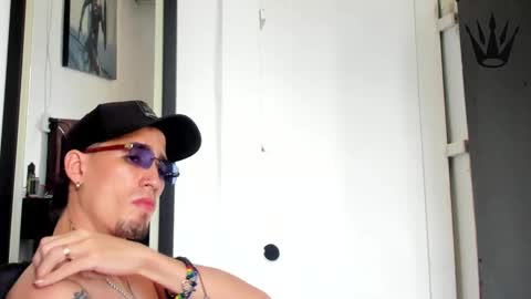 Snapshot of hell_boy66 chatting on 10/28/25, 06:32 Eros online show from 10/28/25, 06:32