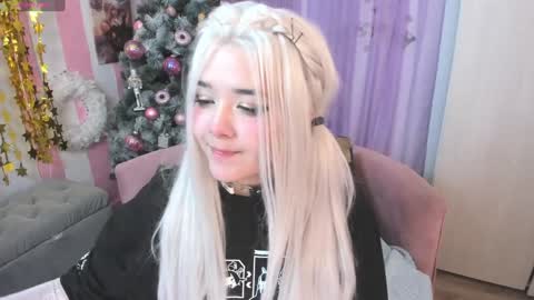 Snapshot of hell_fairy chatting on 12/04/24, 07:28 Laura online show from 12/04/24, 07:28