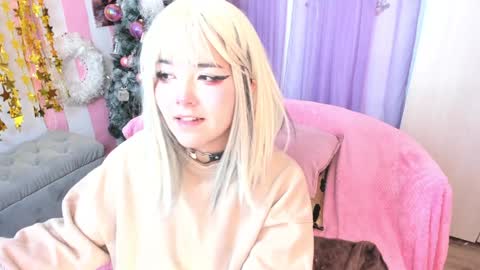 Snapshot of hell_fairy chatting on 12/31/24, 08:15 Laura online show from 12/31/24, 08:15