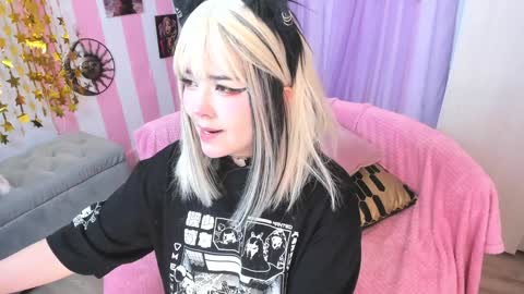 Snapshot of hell_fairy chatting on 01/19/25, 03:08 Laura online show from 01/19/25, 03:08