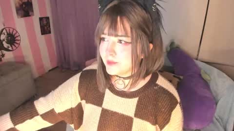 Snapshot of hell_fairy chatting on 09/11/25, 03:39 Laura online show from 09/11/25, 03:39