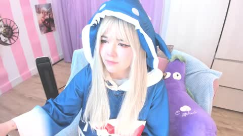 Snapshot of hell_fairy chatting on 10/17/25, 06:05 Laura online show from 10/17/25, 06:05