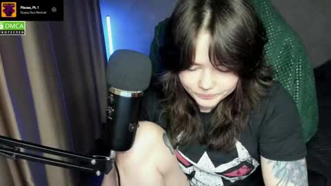 Snapshot of hell_hotline chatting on 05/30/26, 06:49 Red online show from 05/30/26, 06:49