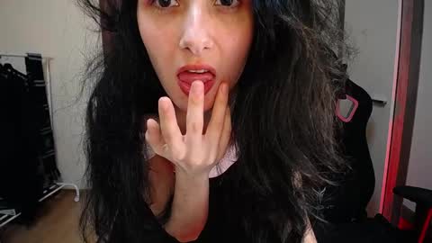 Snapshot of hella_helen chatting on 05/21/26, 09:33 Helen online show from 05/21/26, 09:33