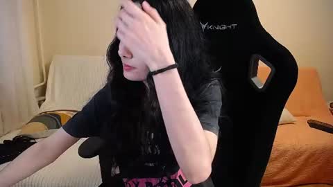 Snapshot of hella_helen chatting on 07/27/26, 12:06 Helen online show from 07/27/26, 12:06