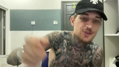 Snapshot of hellacozy chatting on 10/26/25, 03:29 hellacozy online show from 10/26/25, 03:29