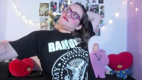 hellen online show from 11/08/25, 06:13