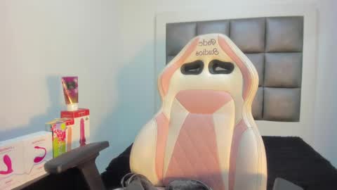 hellen__smith_ online show from 09/19/25, 04:40