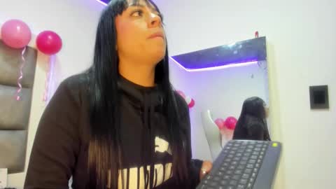 hellen__smith_ online show from 11/03/25, 03:57