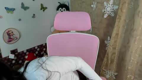Snapshot of hellen_garcia chatting on 06/18/26, 04:35 Hellen online show from 06/18/26, 04:35