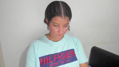 hellen_scot_ online show from 11/16/25, 12:05