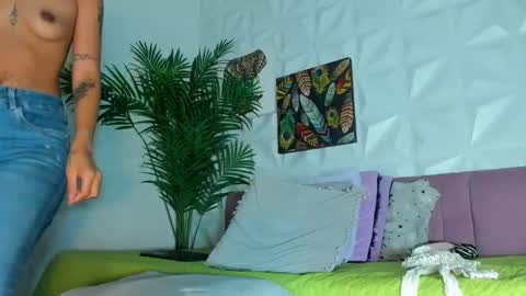 hellen     online show from 11/24/25, 07:46