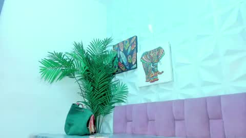 Snapshot of hellen_sky_ chatting on 06/15/26, 04:31 hellen online show from 06/15/26, 04:31