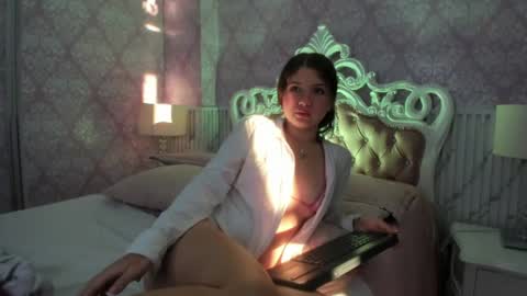 Snapshot of hellencute18_ chatting on 07/08/26, 11:04 online show from 07/08/26, 11:04