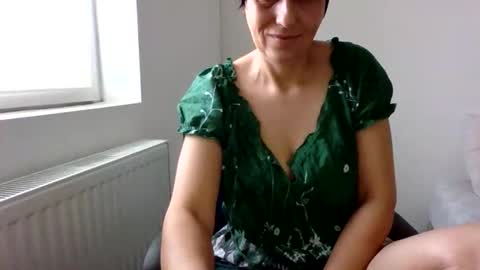 Snapshot of hellenella chatting on 11/03/25, 06:47 Hellen online show from 11/03/25, 06:47