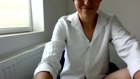 Snapshot of hellenella chatting on 11/06/25, 07:09 Hellen online show from 11/06/25, 07:09