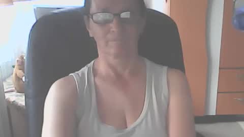 hellenmarie online show from 09/17/25, 10:39
