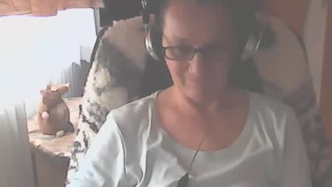 hellenmarie online show from 10/14/25, 10:27