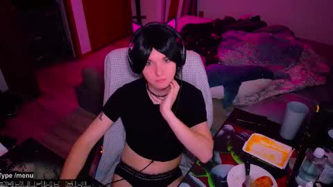 Snapshot of hellfire_girl chatting on 11/11/25, 02:11 Hayley online show from 11/11/25, 02:11