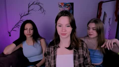 Helli online show from 11/22/25, 08:19