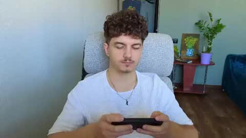 Snapshot of hellish_sugar chatting on 06/24/26, 05:50 Remy online show from 06/24/26, 05:50