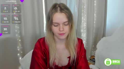 Snapshot of hello_lily chatting on 03/08/25, 11:37 Lily online show from 03/08/25, 11:37
